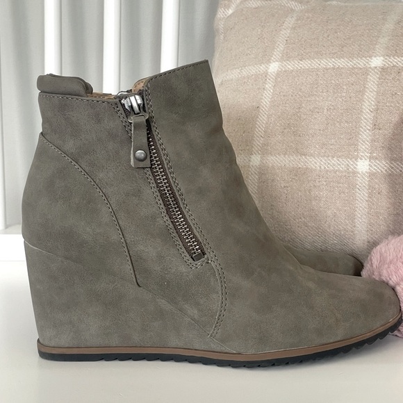 Naturalizer Soul Wedge Bootie - Picture 2 of 10